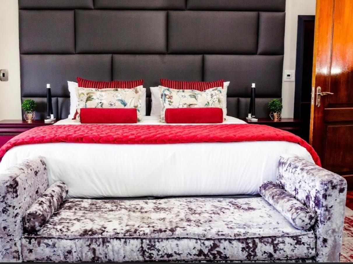 One O Eight Boutique Hotel Benoni Exteriör bild