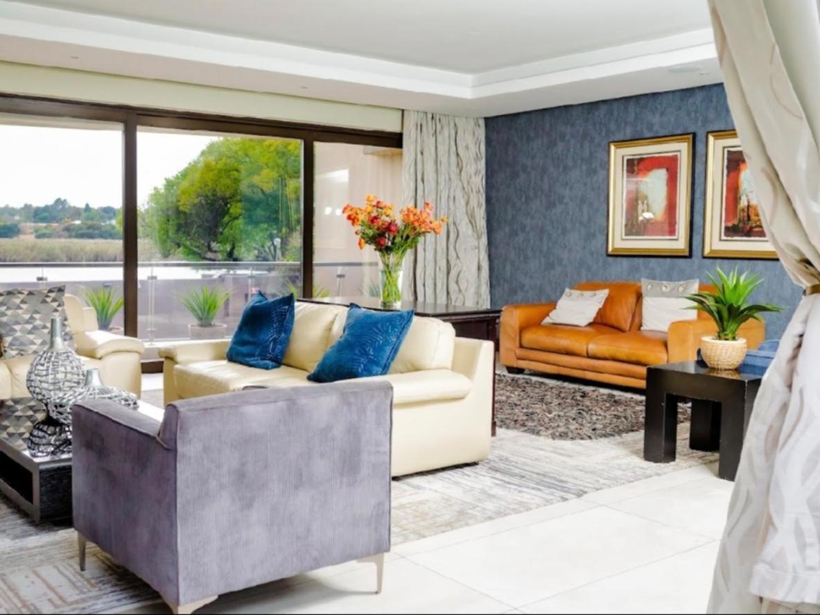 One O Eight Boutique Hotel Benoni Exteriör bild