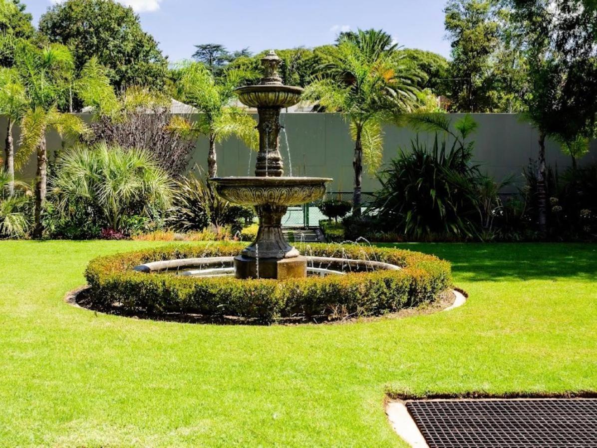 One O Eight Boutique Hotel Benoni Exteriör bild