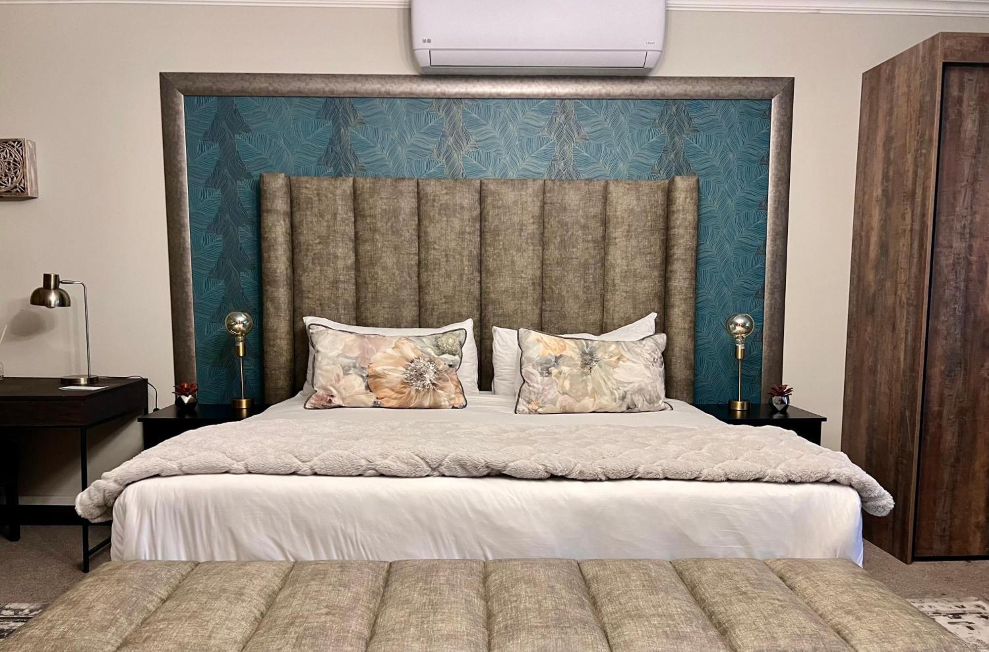 One O Eight Boutique Hotel Benoni Exteriör bild