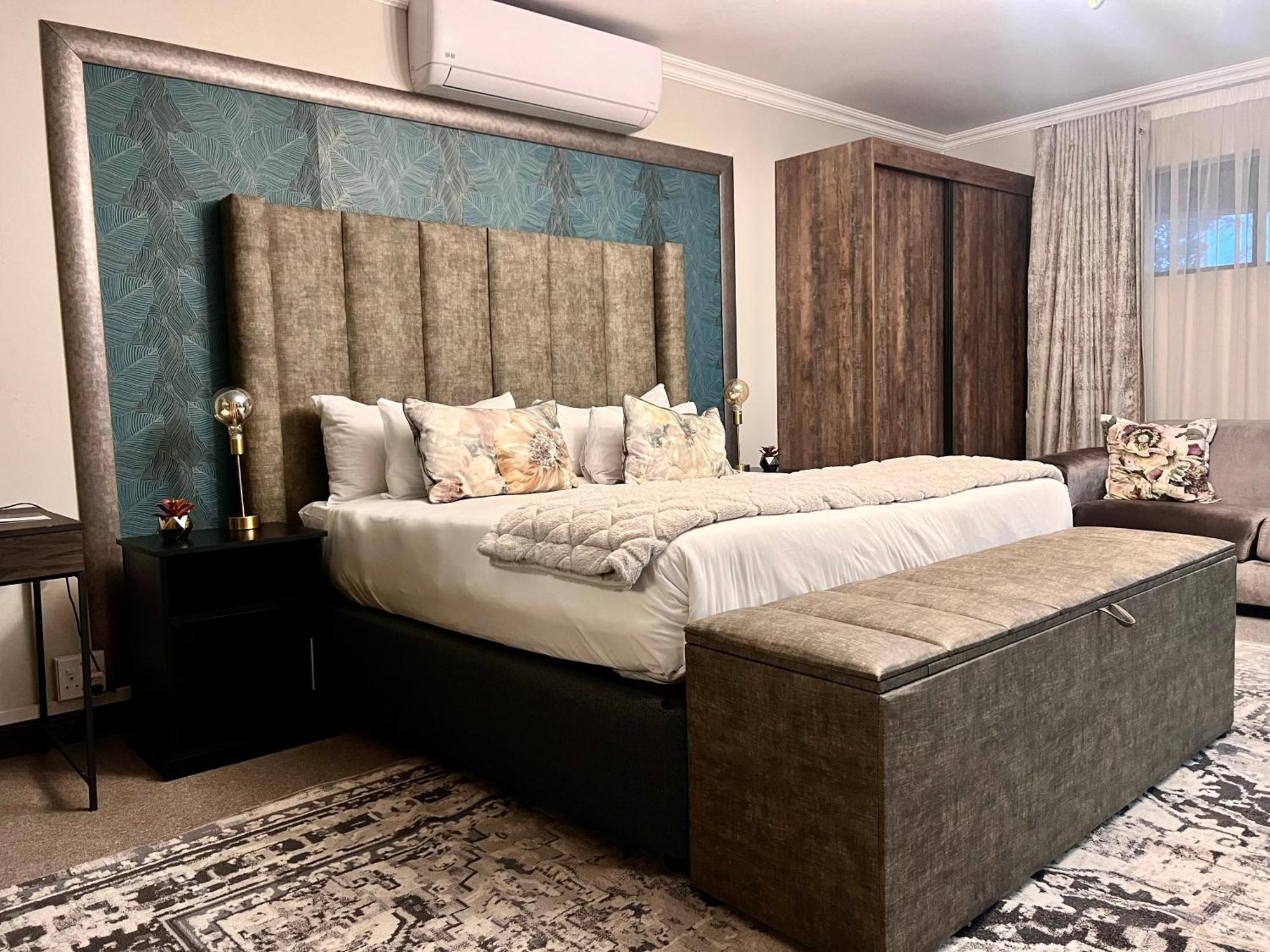 One O Eight Boutique Hotel Benoni Exteriör bild